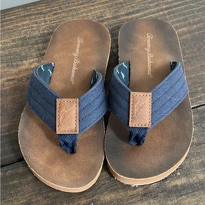 Tommy Bahama Boys flip flops sandals